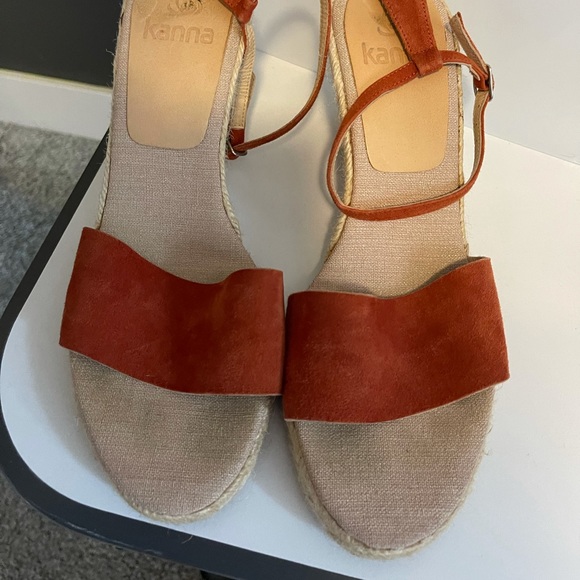 Kenna Wedges - Picture 10 of 13